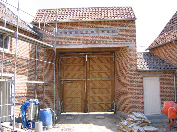 Kasteeldeur in hout