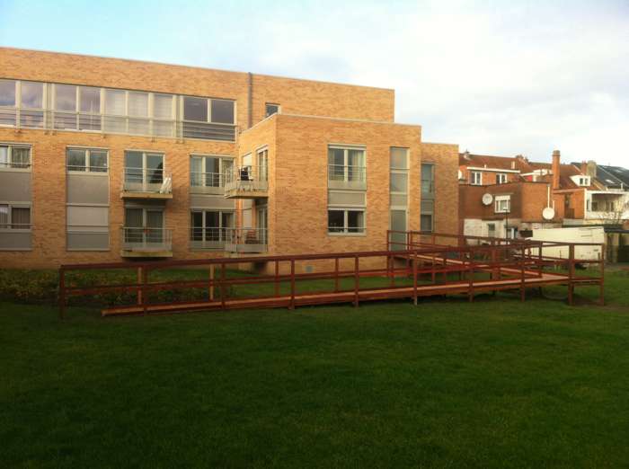 helling in hout aan een rusthuis