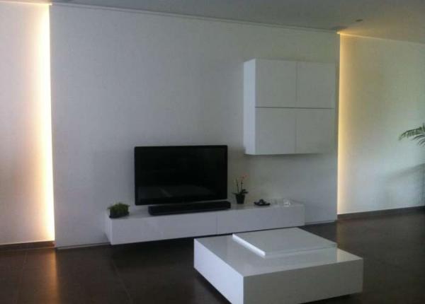 Voorzetwand met indirecte verlichting