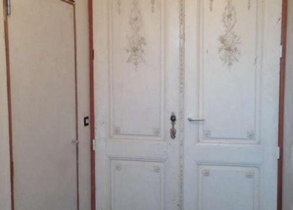 Oude deuren in blokkader